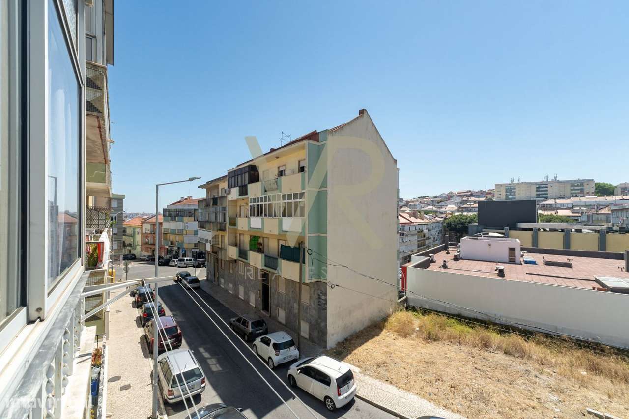 T3 Pronto a Habitar com Potencial de Valorização na Damaia de Cima,-22