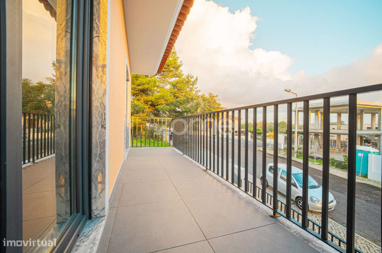 Moradia T3 com 6 assoalhadas, nova, no Alto dos Gaios - Estoril-25