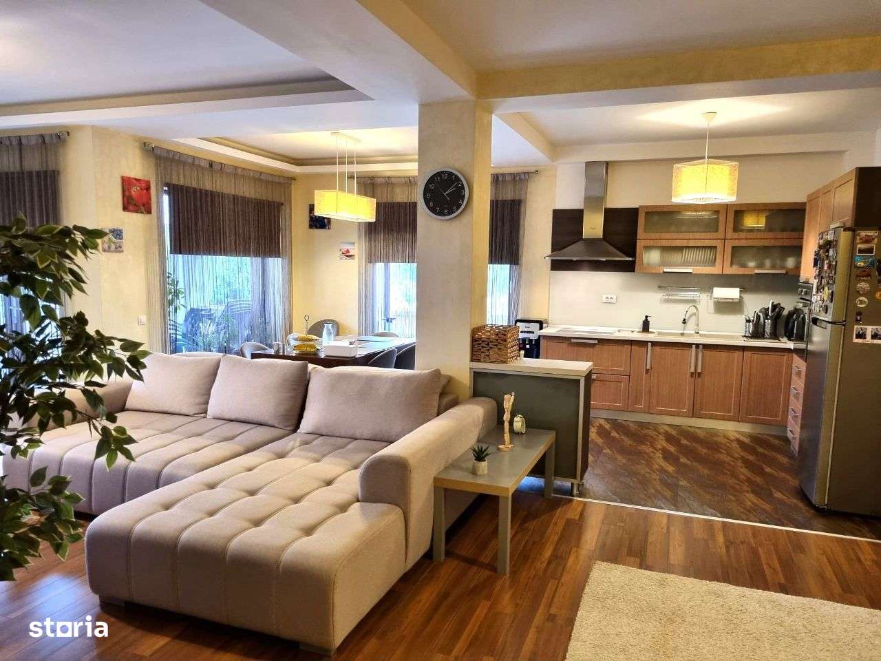 Casa moderna construita pe un teren de 2297 mp - Imagine principală: 4/11