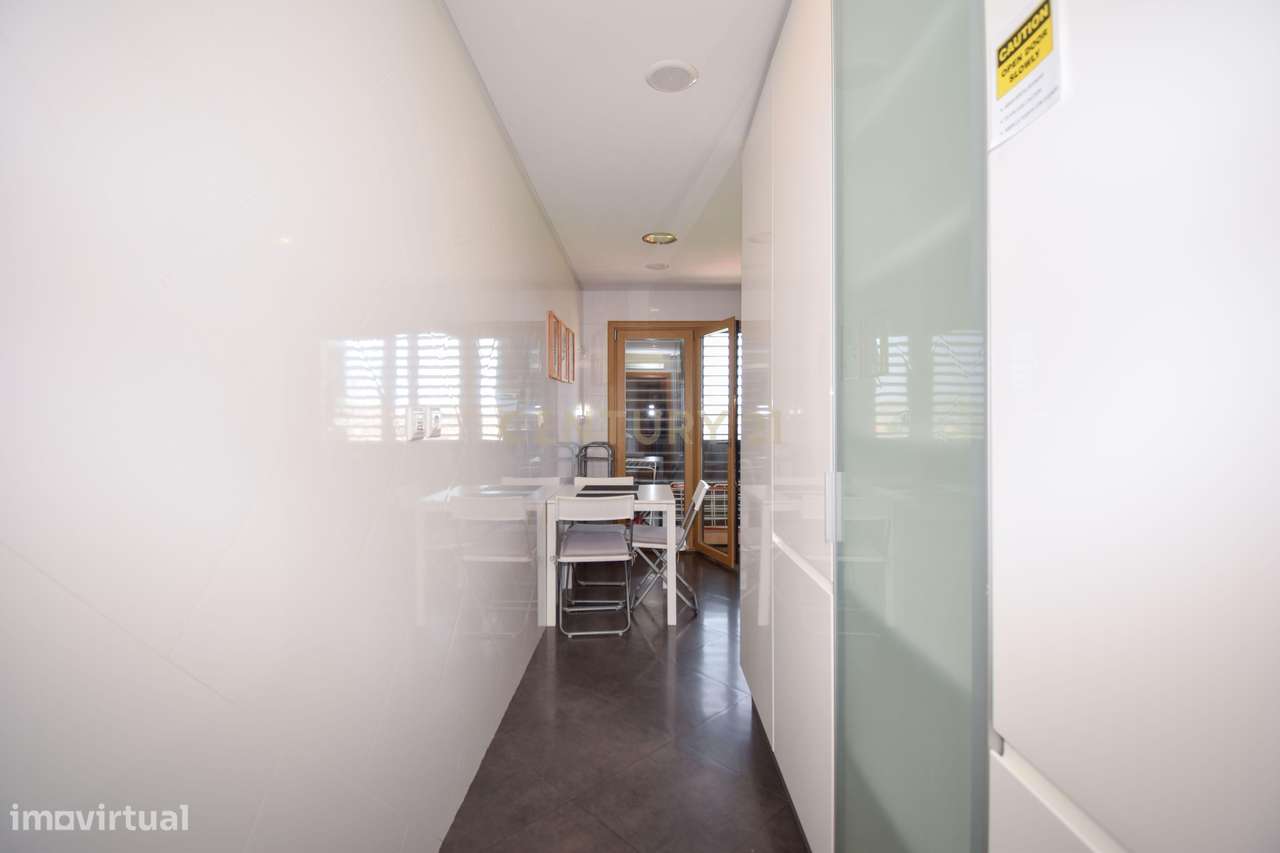 Apartamento T3 com Áreas Generosas e Vista Desafogada-23