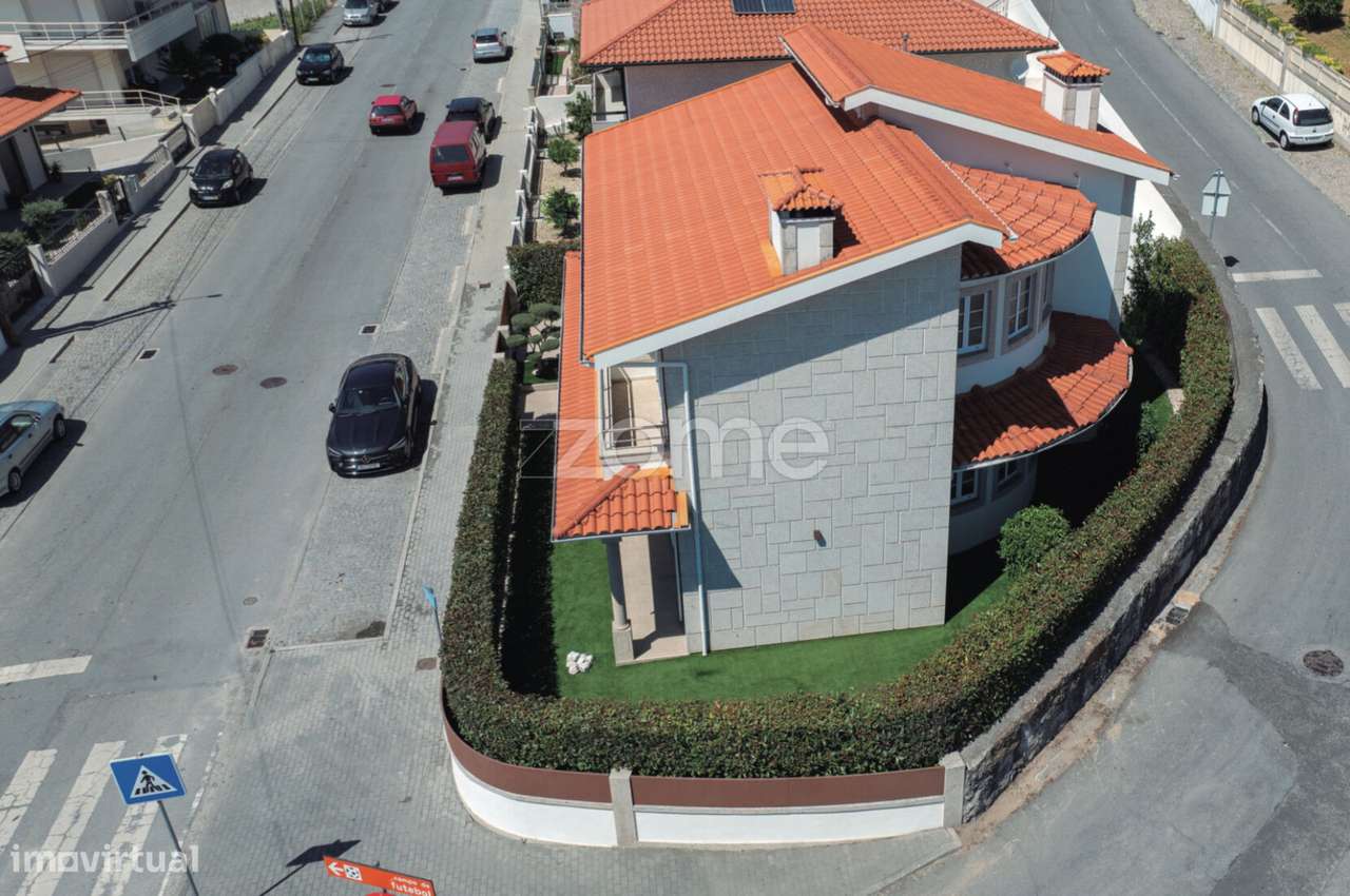 Moradia T3 (todos os quartos suite), jardim, garagem, um piso amplo. - Grande imagem: 4/60