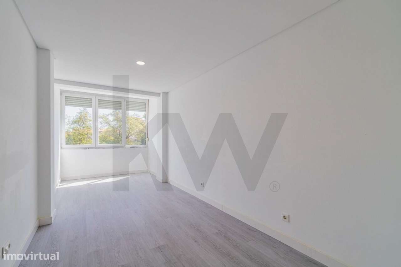 Excelente T2 Remodelado no Coração de Setúbal – Av. da República da Gu-13