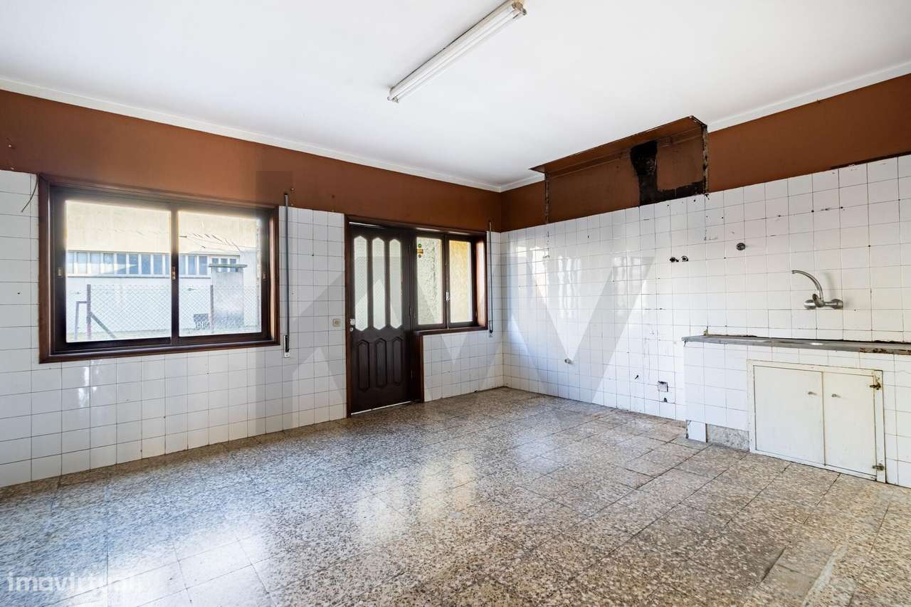 Moradia T4 em Banda com Cave- Centro – São João da Madeira! - Grande imagem: 3/26