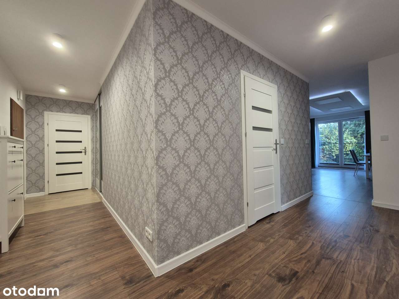 Przestronne i słoneczne mieszkanie! 20min kolejką do Centrum Warszawy!-5