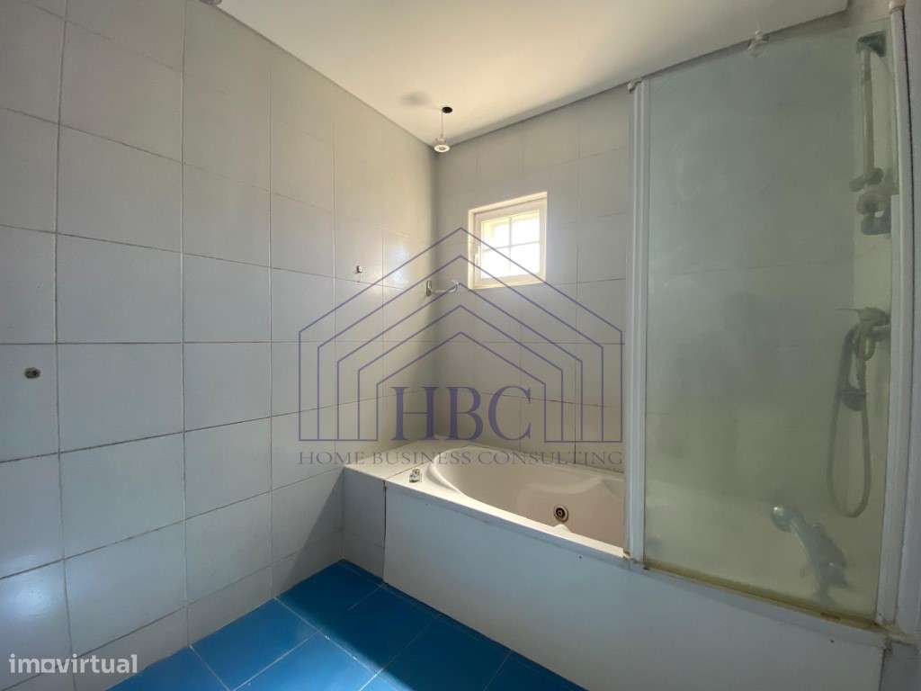 Moradia T4 com Amplo Jardim e Potencial de Remodelação em Alcabidec...-46