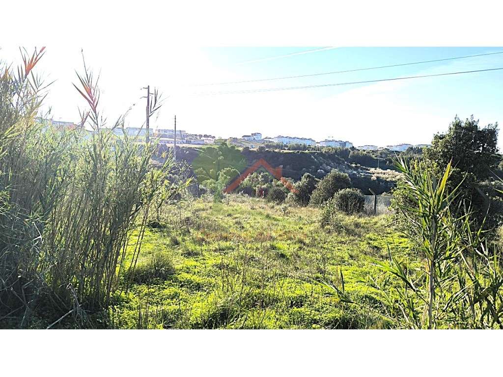 Terreno urbano para construção de 4 moradias com PIP-13