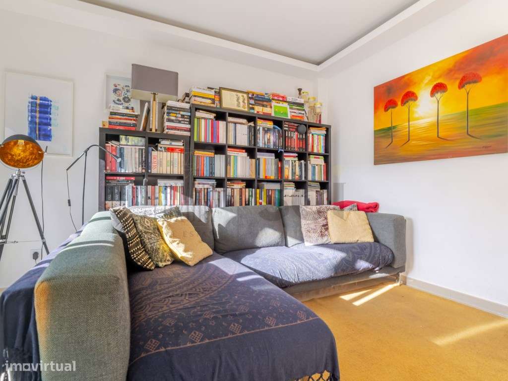 Moradia T4 na Aroeira, contemporânea com piscina e cave-7