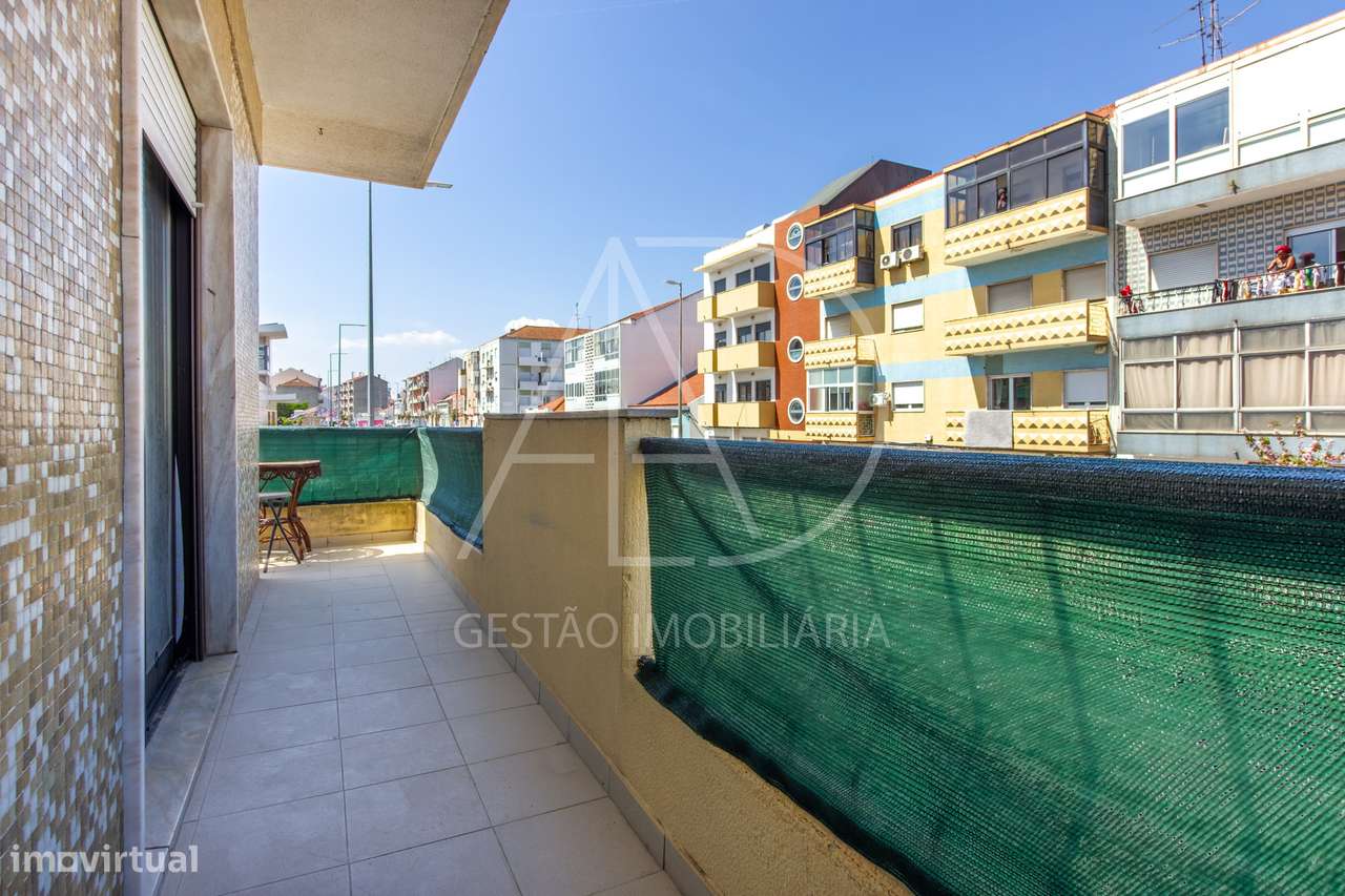 Apartamento T2 bem localizado em Baixa da banheira-11