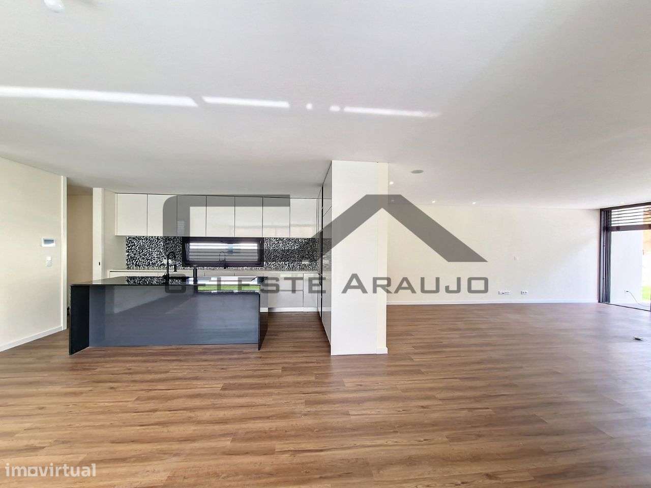 Moradia T4+1 Térrea, com piscina, Rio Meão-5