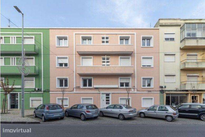 APARTAMENTO T1 TOTALMENTE RENOVADO NA BAIXA DA BANHEIRA-18