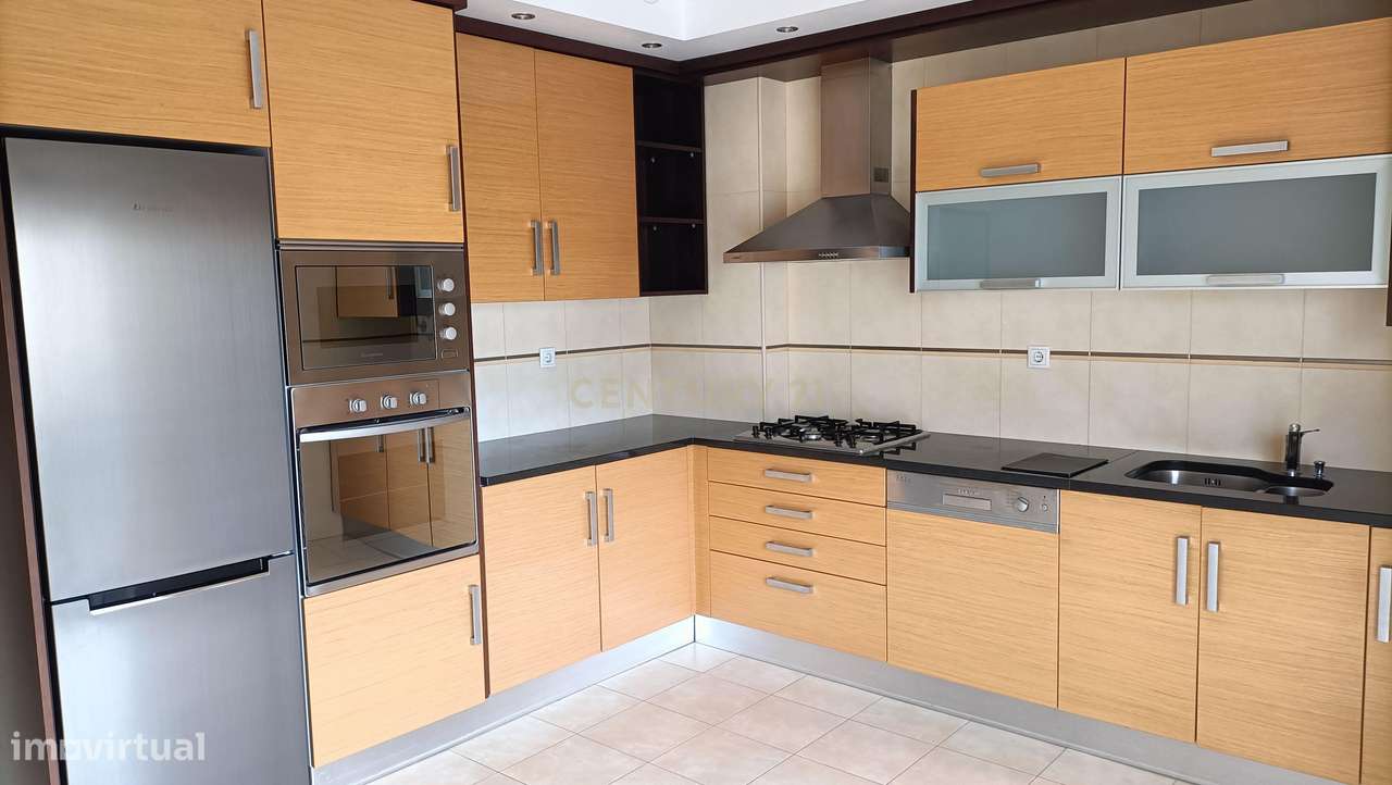 Apartamento T3 para arrendar com garagem e varanda – Caldas da Rainha - Grande imagem: 2/26