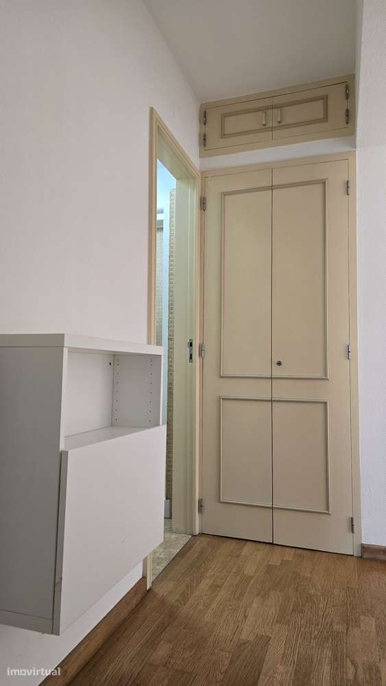 Apartamento T2, recuperado, no centro de Telheiras - Grande imagem: 3/23