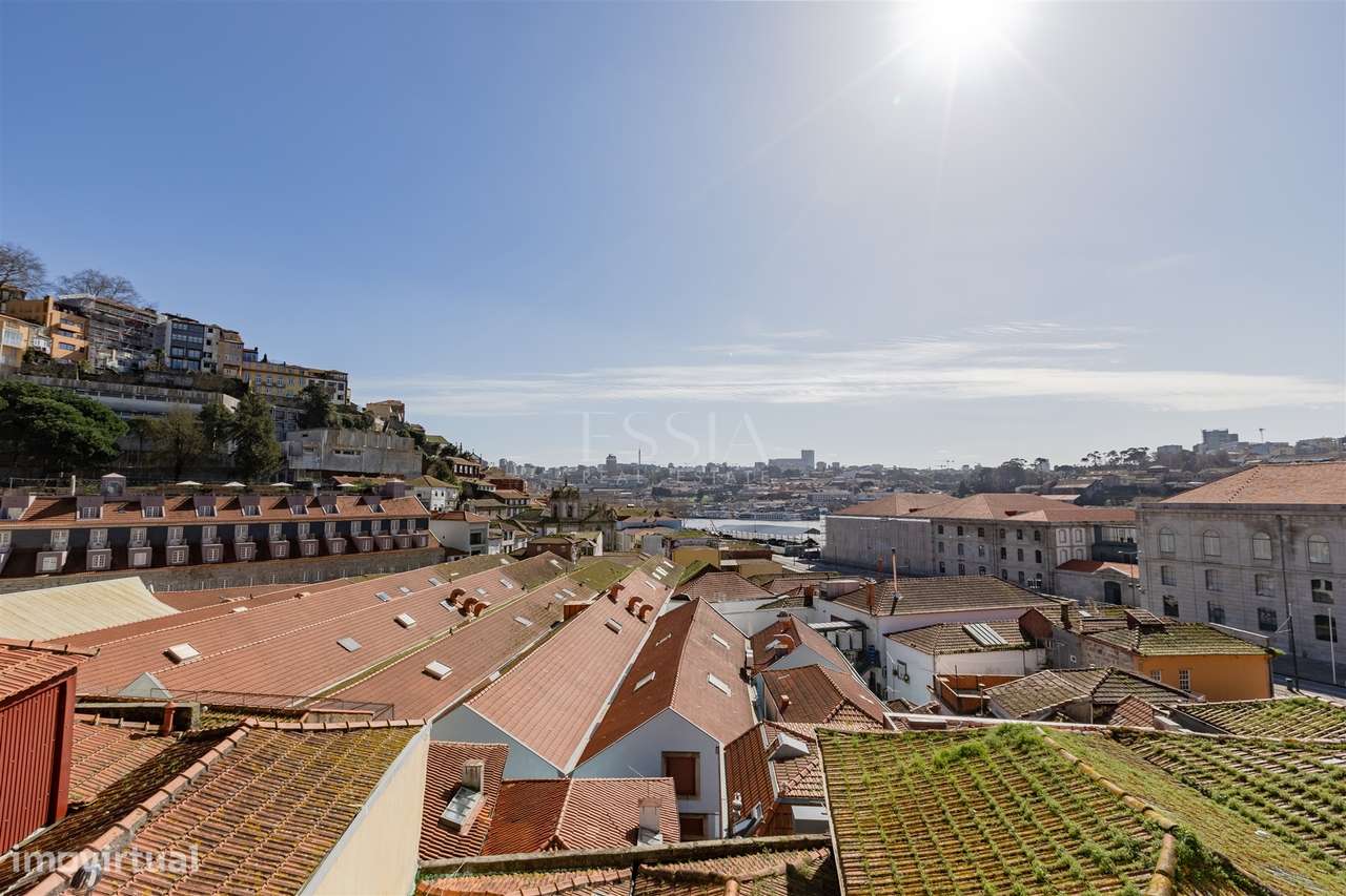 Alfândega | T1 com Vista Rio e Localização Premium no Porto-0