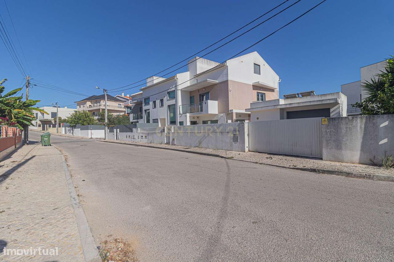 Moradia T3 + 2 na Charneca de Caparica - Óptimas Áreas - Grande imagem: 3/37