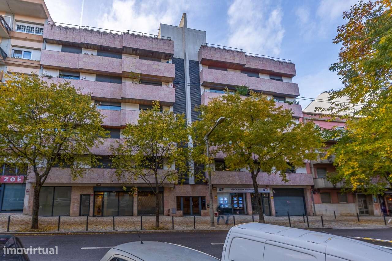 Apartamento T3 em Benfica com Garagem - Grande imagem: 2/28