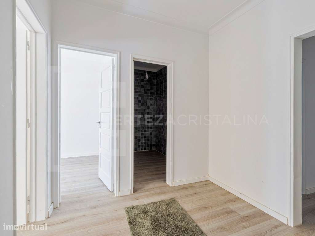 Apartamento T2 com logradouro no coração de Almada - Grande imagem: 5/23