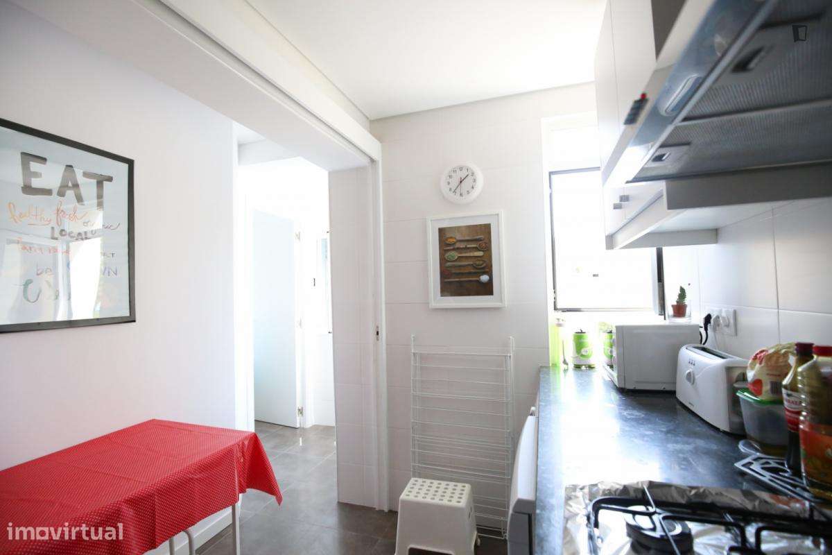 Quarto - localizado em Carnide Lisbon - Grande imagem: 3/24