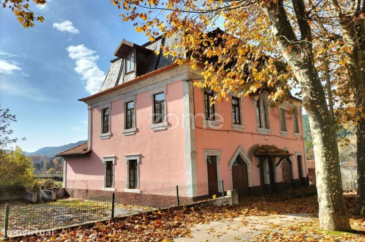 Edifício clássico na vila termal de Vidago - Grande imagem: 4/16