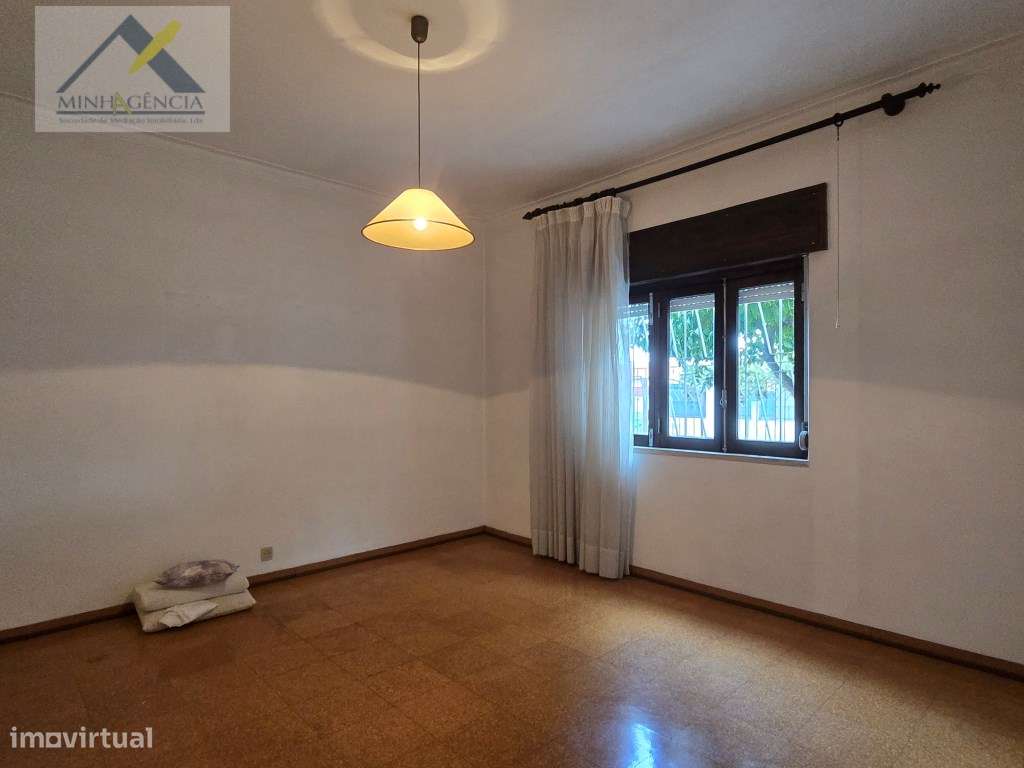 Moradia isolada com garagem na Quinta do Conde-12