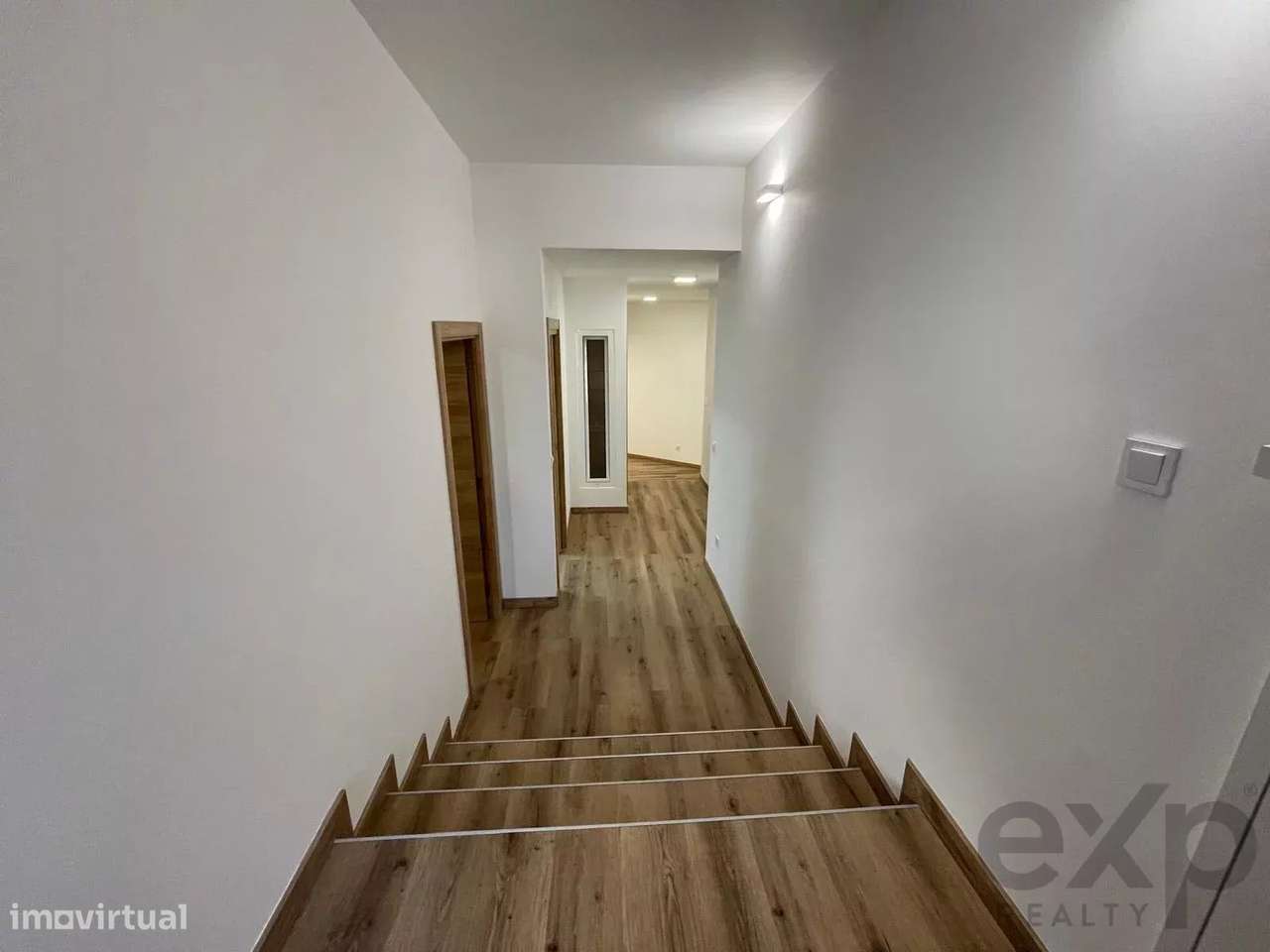 Apartamento no rés-do-chão com entrada privativa e localização privile - Grande imagem: 3/13