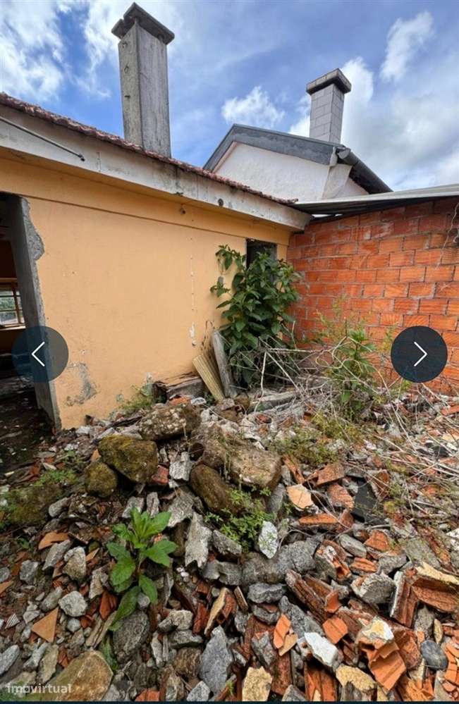 Prédio com 3 Habitações, Garagem e Terreno em Grijó-6