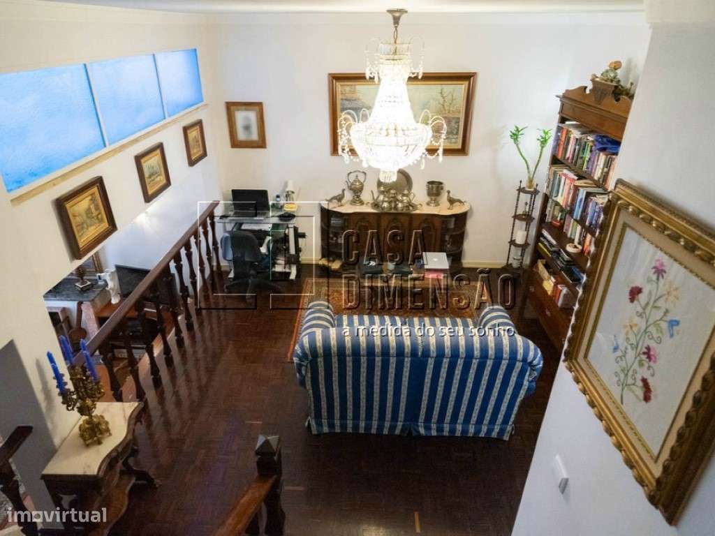 Moradia em bom estado de conservação, com grande potencial!!-53