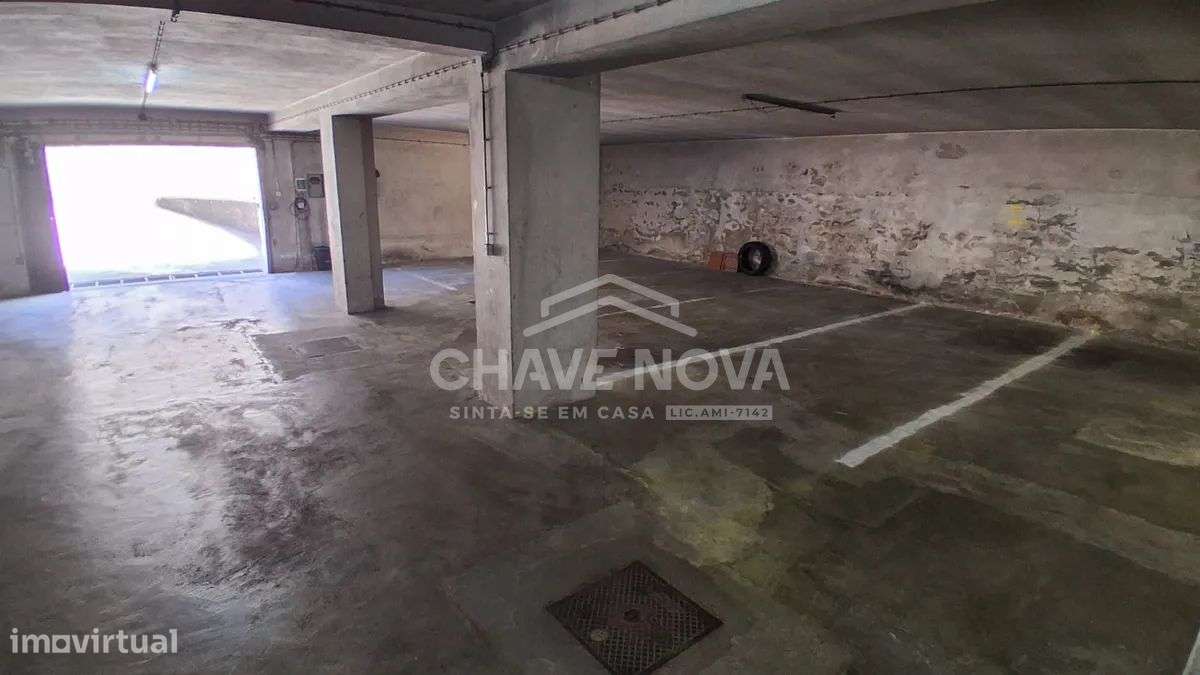 Apartamento T3 com 3 frentes, varandas, garagem e elevador - Fânzeres-20