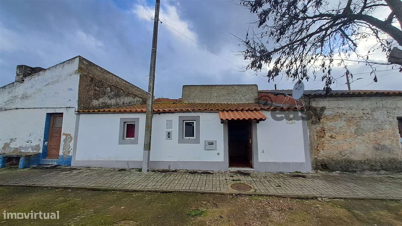 Moradia T1 + 1, Mobilada, Equipada e Terreno - Grande imagem: 3/34