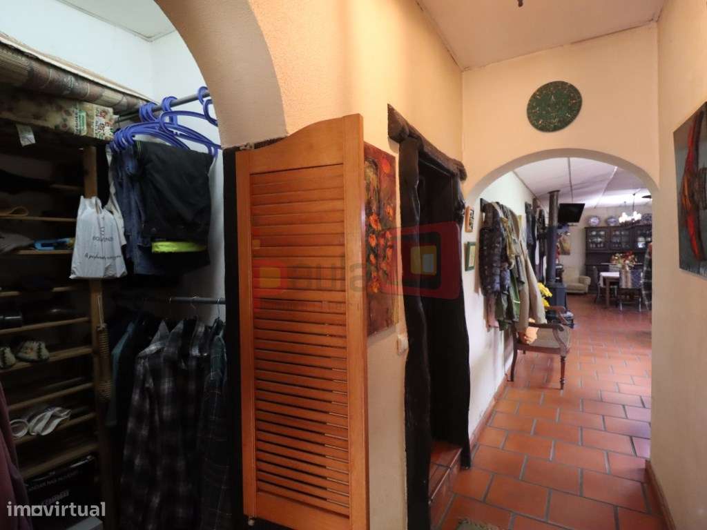 TERRENO COM CASAS - SARILHOS GRANDES-31