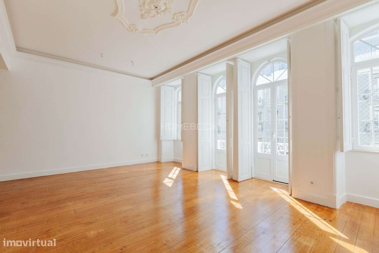 Luz e charme neste espaçoso T5 no coração de Arroios - Grande imagem: 4/46