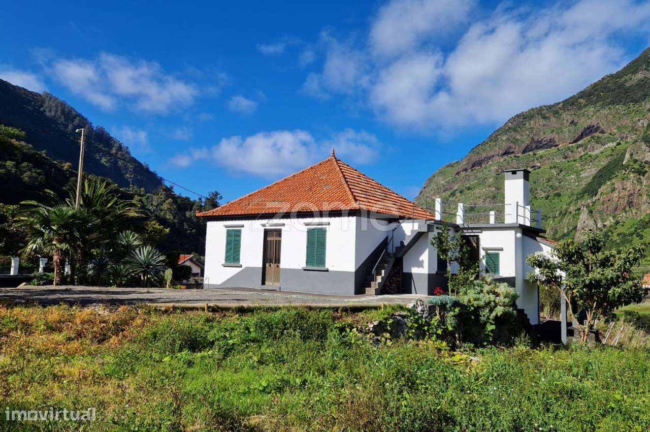 Moradia T4 Estilo Madeirense com Terreno em São Vicente - Grande imagem: 2/17