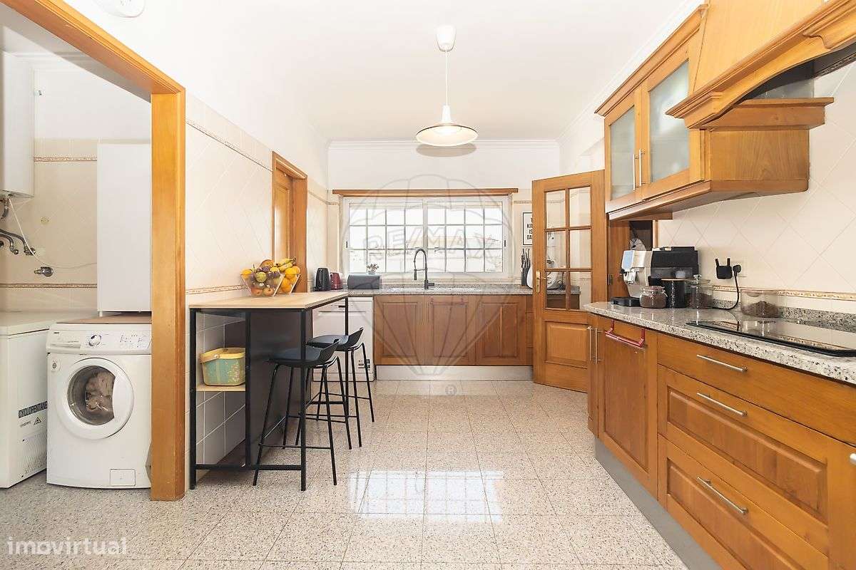 Moradia T4 com 570 m² de Terreno em São João das Lampas-14