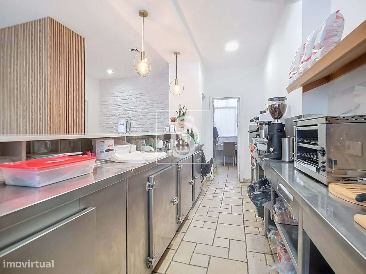 Café  situado na cidade de Ermesinde. - Grande imagem: 4/16