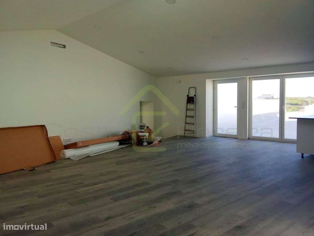 Moradia t3 com espaço exterior a minutos das praias-4