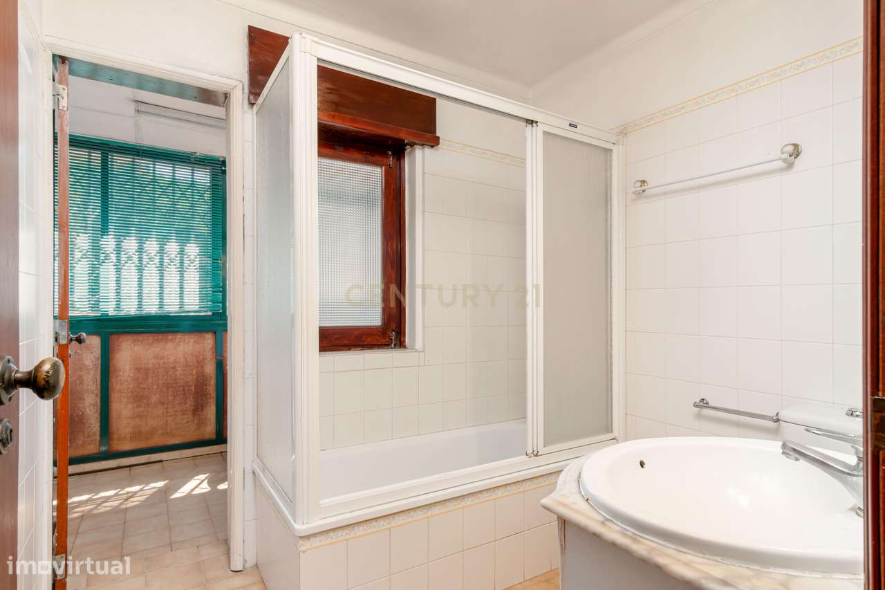 T2 em Caselas – Oportunidade para Criar a Casa dos Seus Sonhos-22