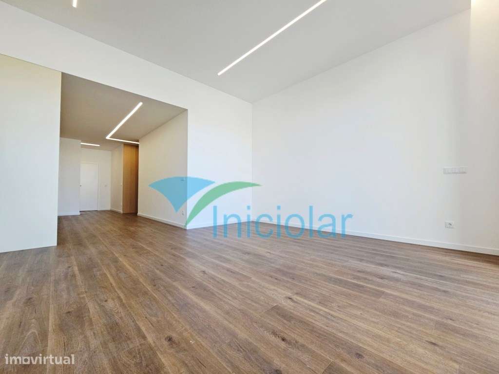 Apartamento T2 Totalmente Remodelado no Centro Histórico de Penafiel-7