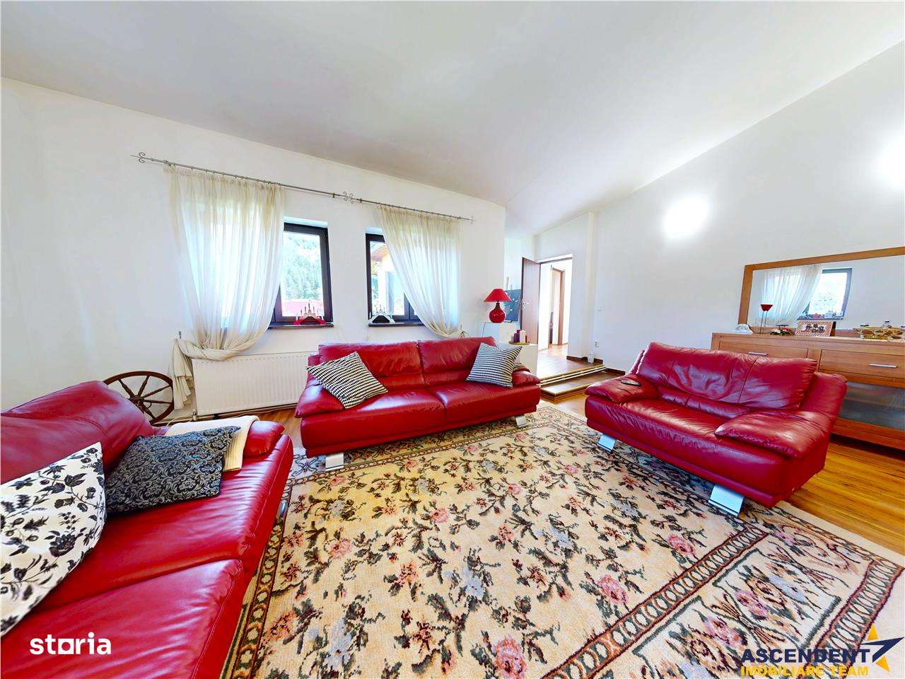 Tur LIVE!Casa cu arhitectura traditionala, curte spatioasa,foisor,Ruca - Imagine principală: 2/20