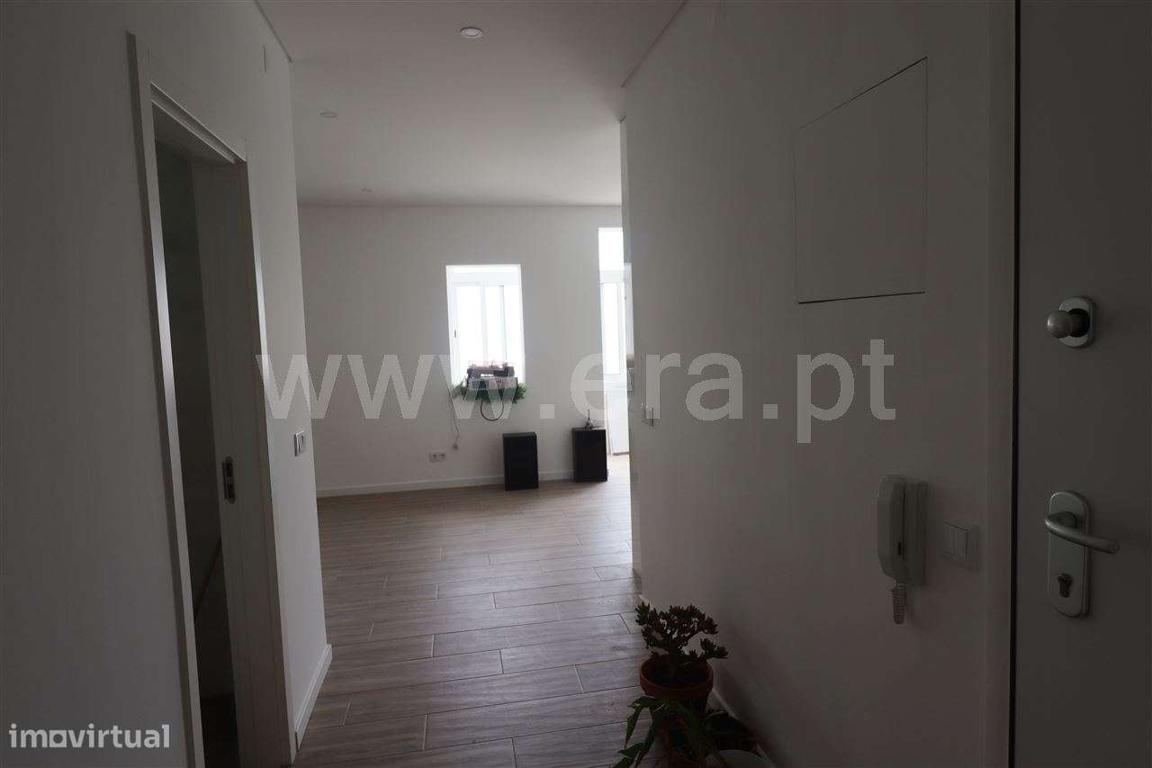 APARTAMENTO T2 COM QUINTAL; CRUZ DE PAU-10