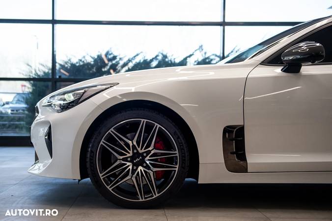 Kia Stinger 3.3 T-GDI 8AT AWD GT - 13