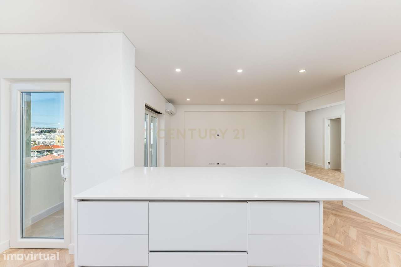 Apartamento T3 Totalmente Remodelado – Cova da Piedade, Almada-15