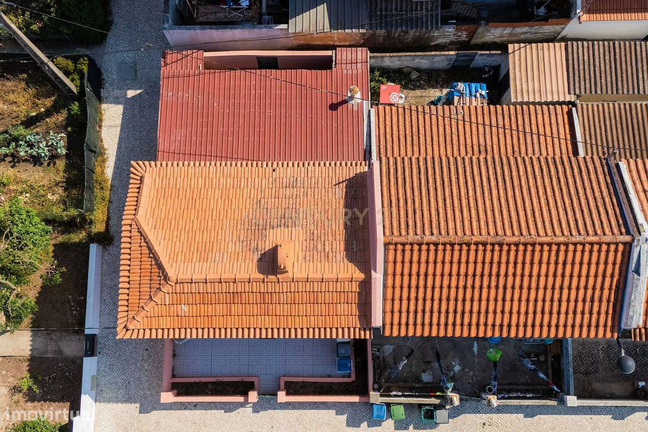 Moradia T3 com Quintal e Alto Potencial no Caramão da Ajuda, Lisboa-21