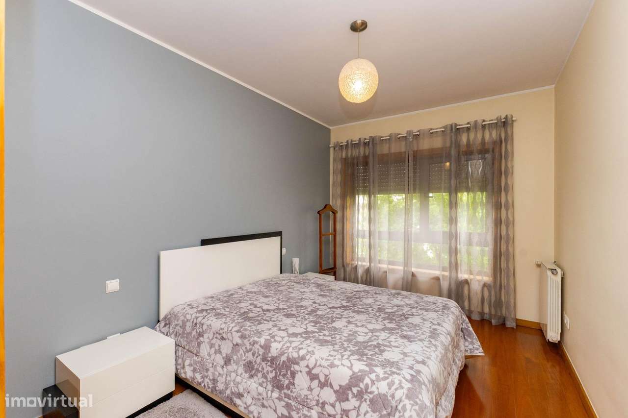 T3 Último Piso c/ Varanda, Garagem e Arrumos. Av. Altino Coelho,...-24