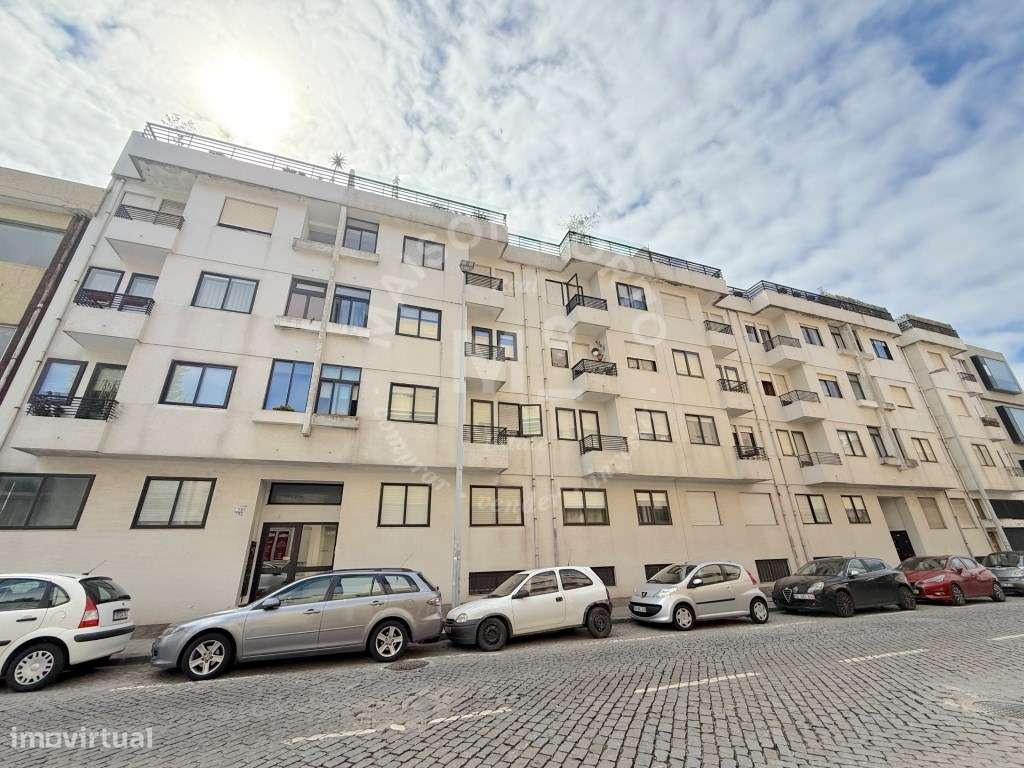 Apartamento T1+ 1 para Renovar no Campo Alegre, Porto - Grande imagem: 3/24