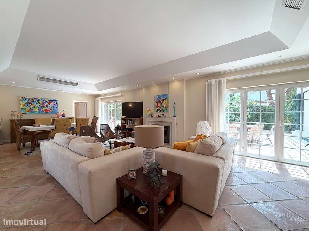 Moradia com Piscina, lote de 865 m2, a vendas nas Casas de Azeitão-9