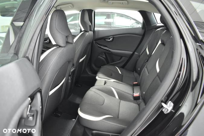 Volvo V40 T2 Summum - 24