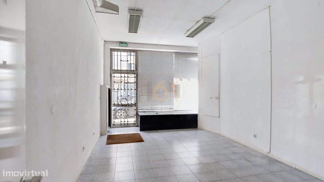 Loja Comercial + cave + logradouro na Rua 5 de Outubro - Grande imagem: 5/33