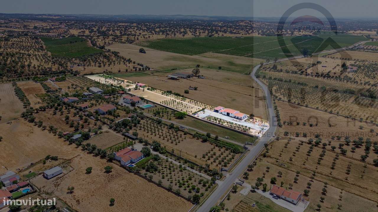 Quinta com 1,425 ha em Redondo-5