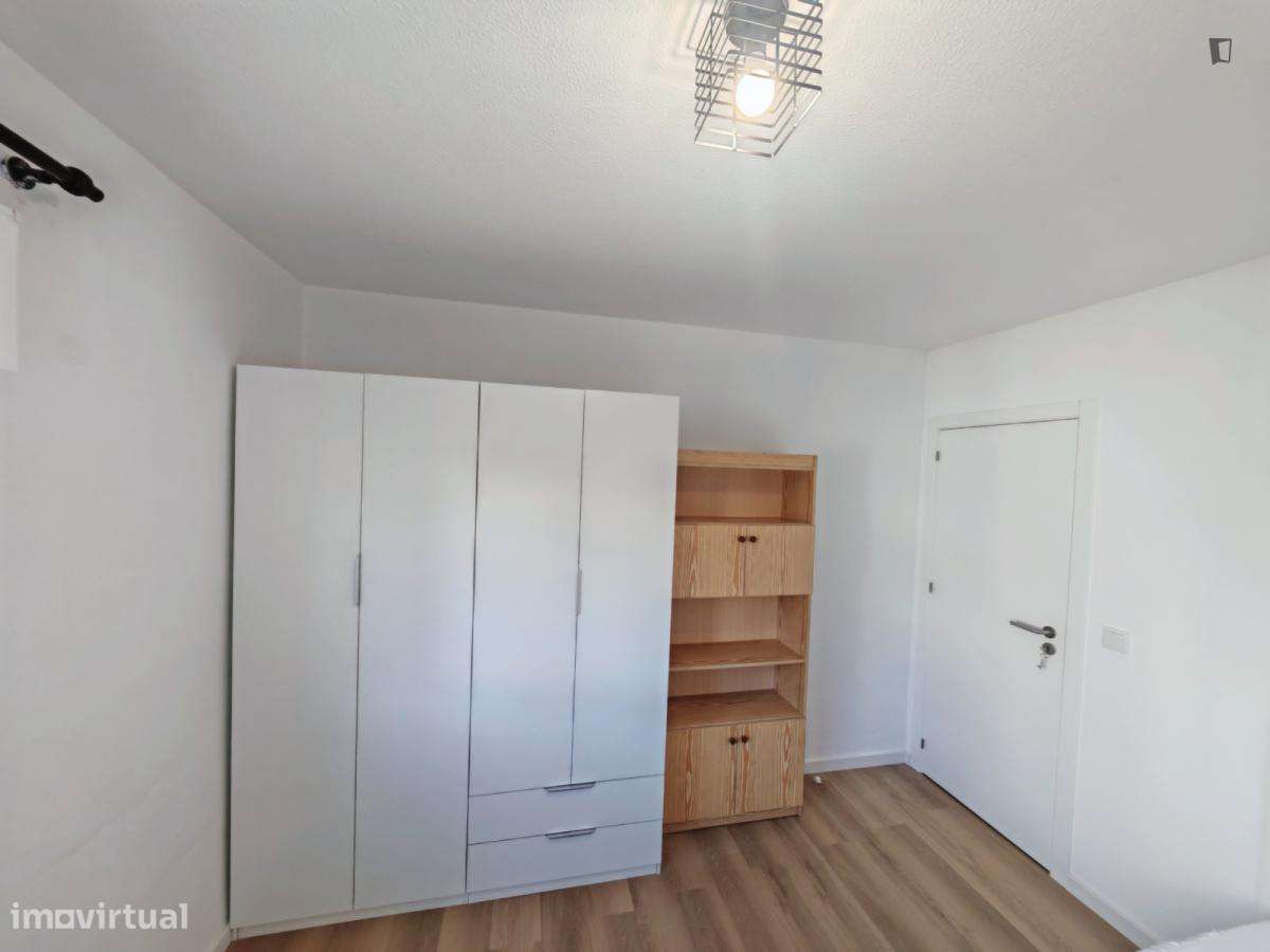 Quarto - localizado em Sé de Braga e São Lázaro Braga - Grande imagem: 3/10