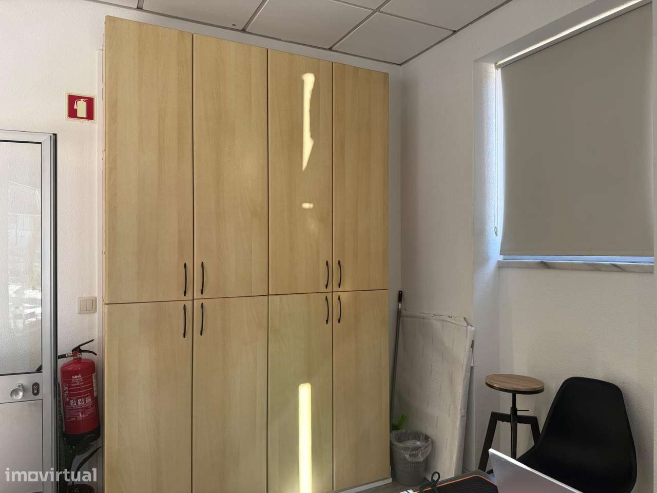 VENDE-SE LOJA BEM LOCALIZADA,  MONTRA PANORAMICA JUNTO NACIONAL 10-6