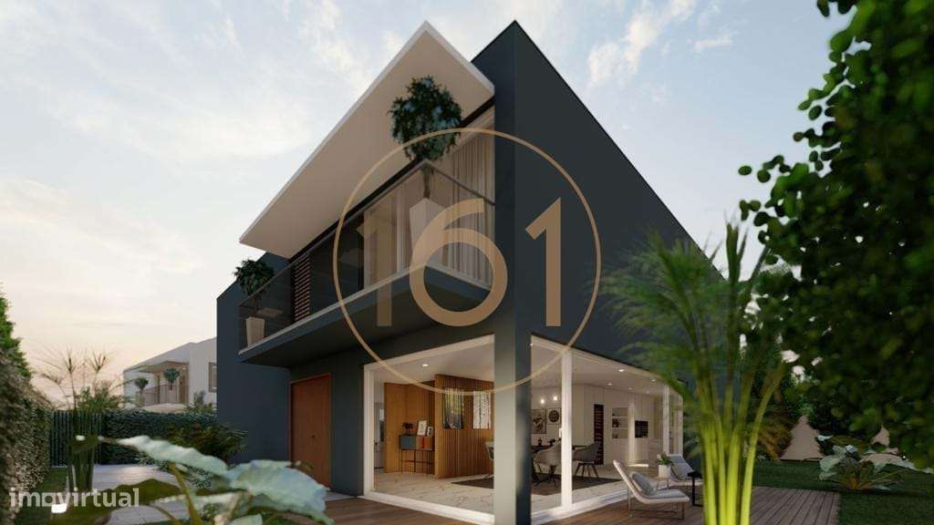 Excelente moradia T3 de 4 frentes em zona nobre de Leça da Palmeira-44